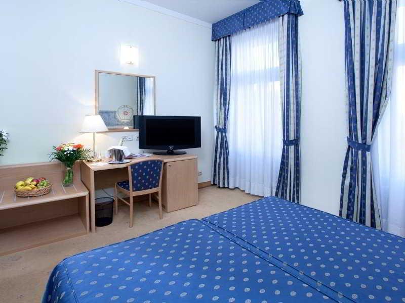 Hotel Tivoli Praga Esterno foto