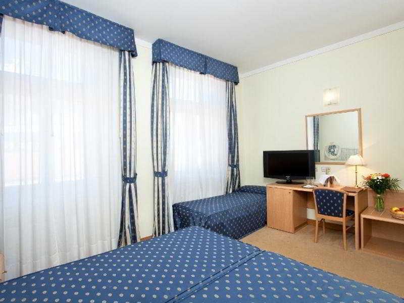 Hotel Tivoli Praga Esterno foto