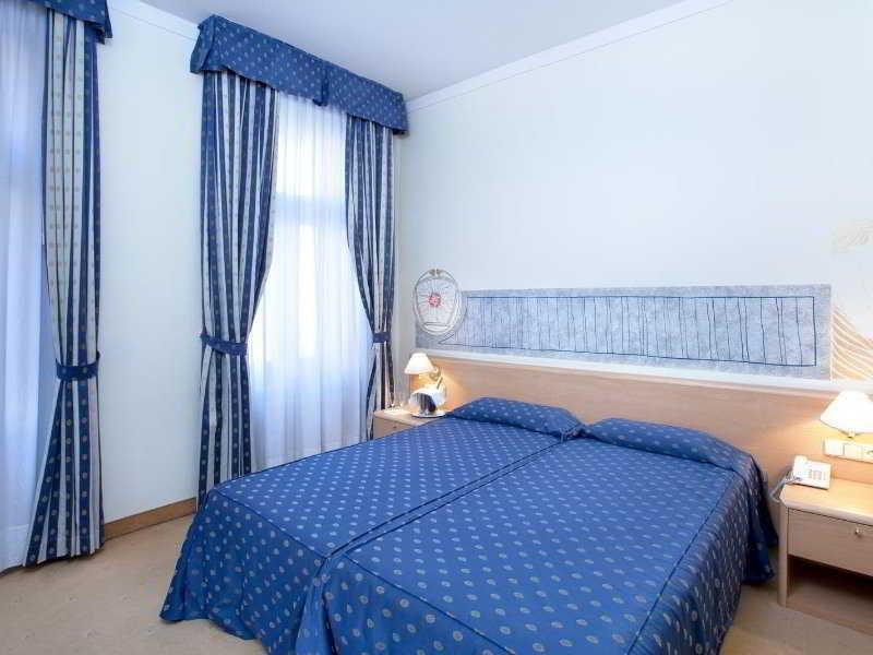 Hotel Tivoli Praga Esterno foto
