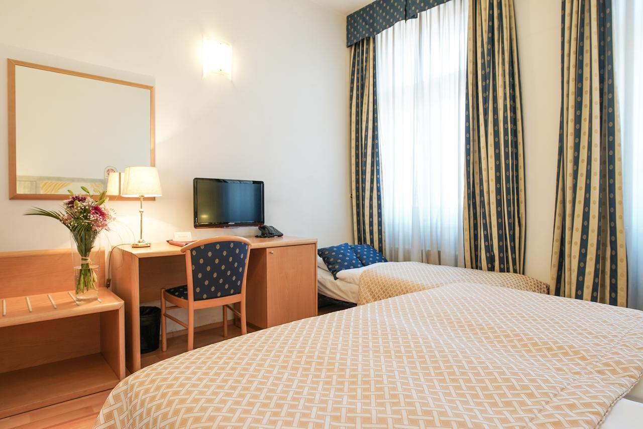 Hotel Tivoli Praga Esterno foto