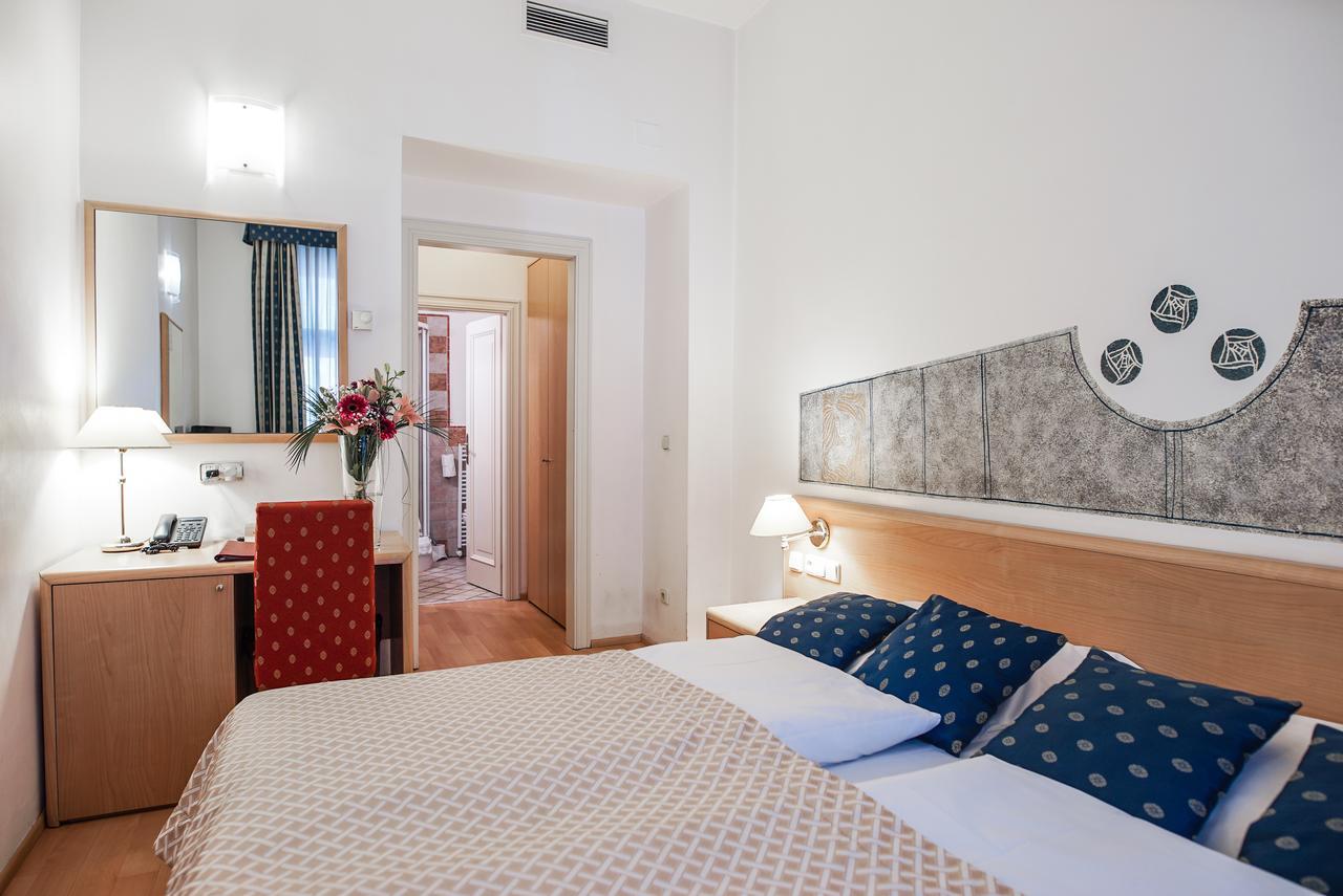 Hotel Tivoli Praga Esterno foto