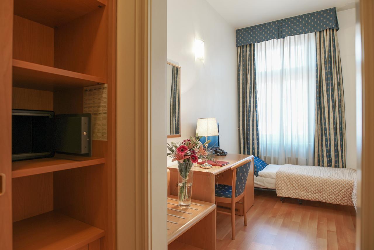 Hotel Tivoli Praga Esterno foto