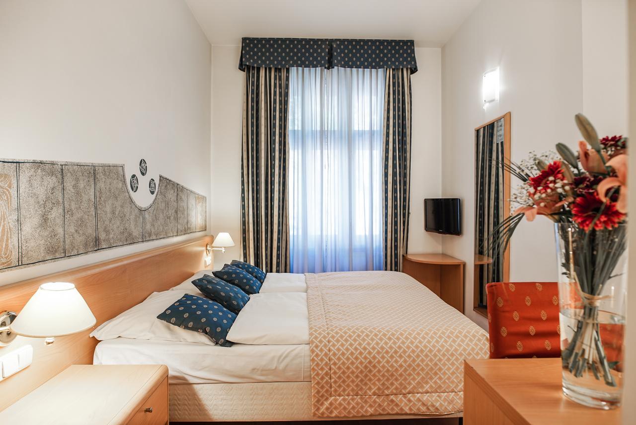 Hotel Tivoli Praga Esterno foto